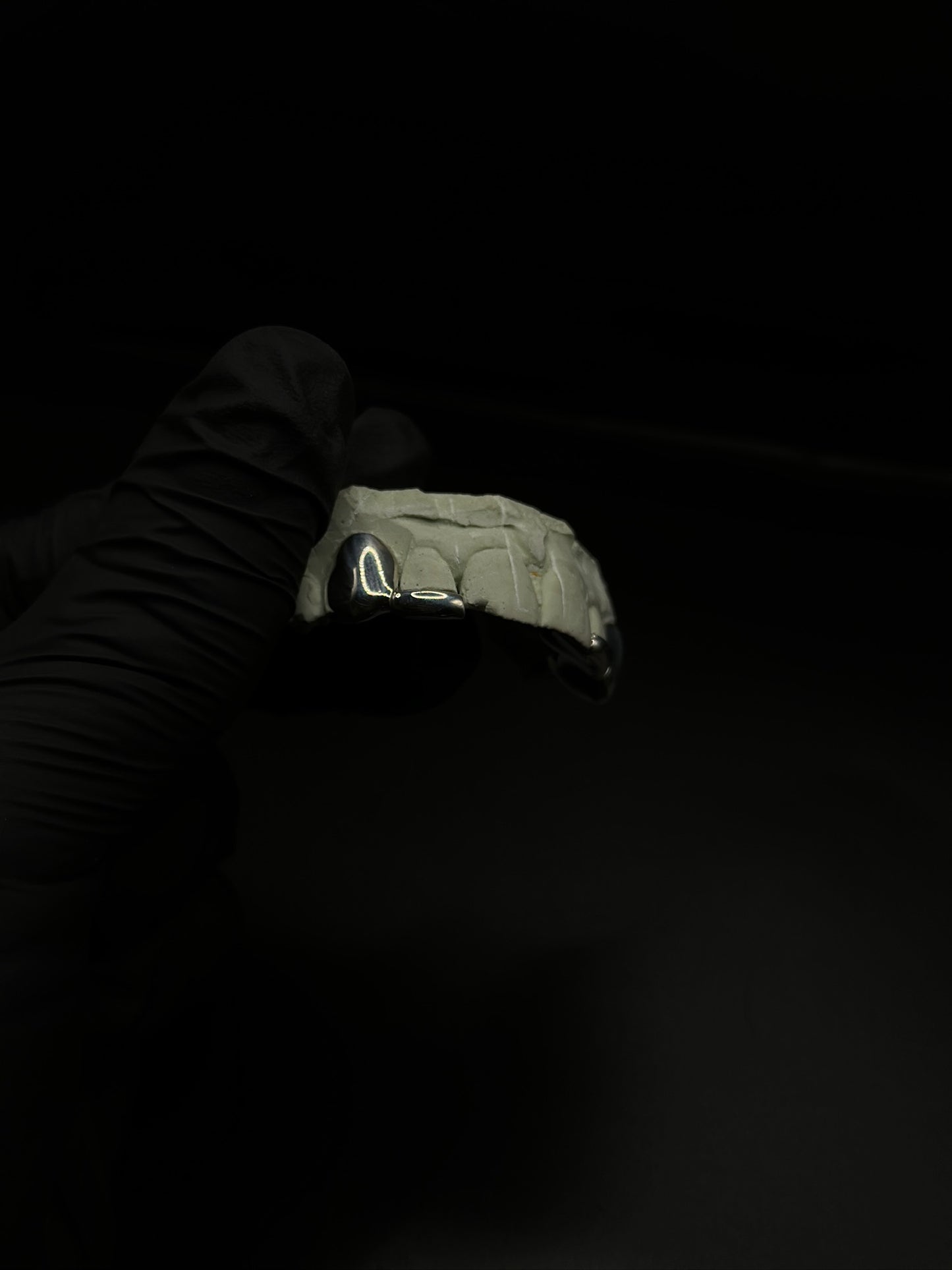 SILVER CAPS WITH TIPS