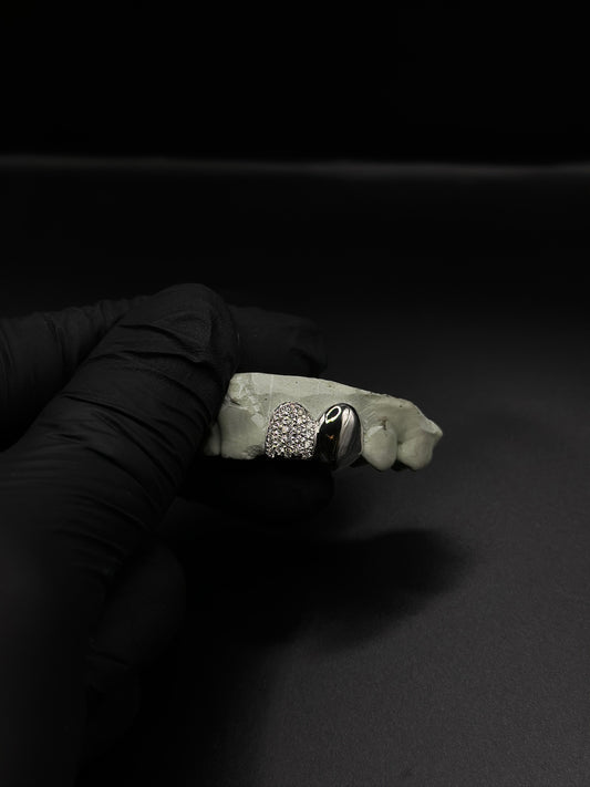 SILVER CAP WITH MOISSANITE